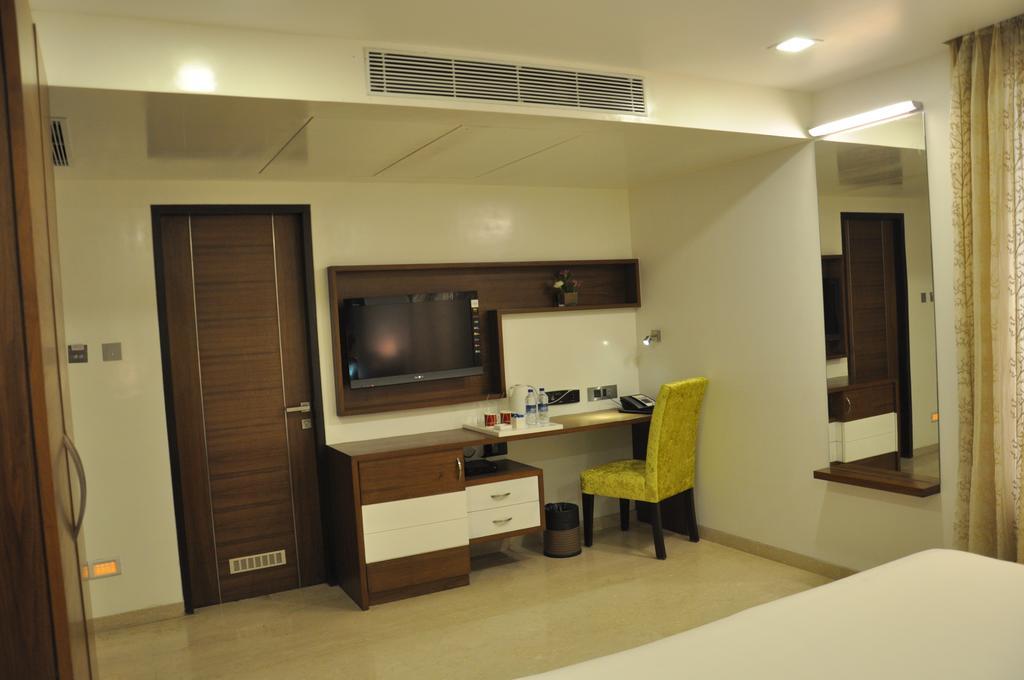 La Woods Hotel Chennai Dış mekan fotoğraf